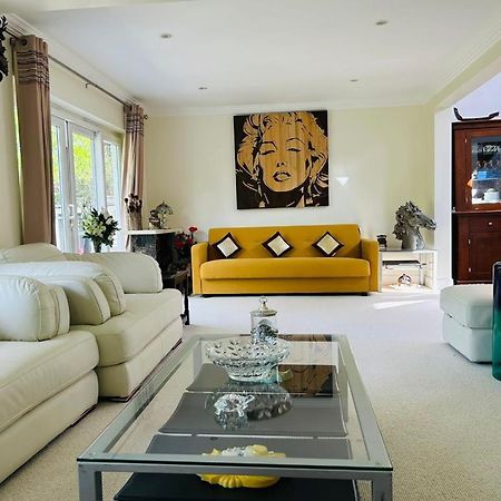 Serene Spacious Room Staines-upon-Thames Bagian luar foto