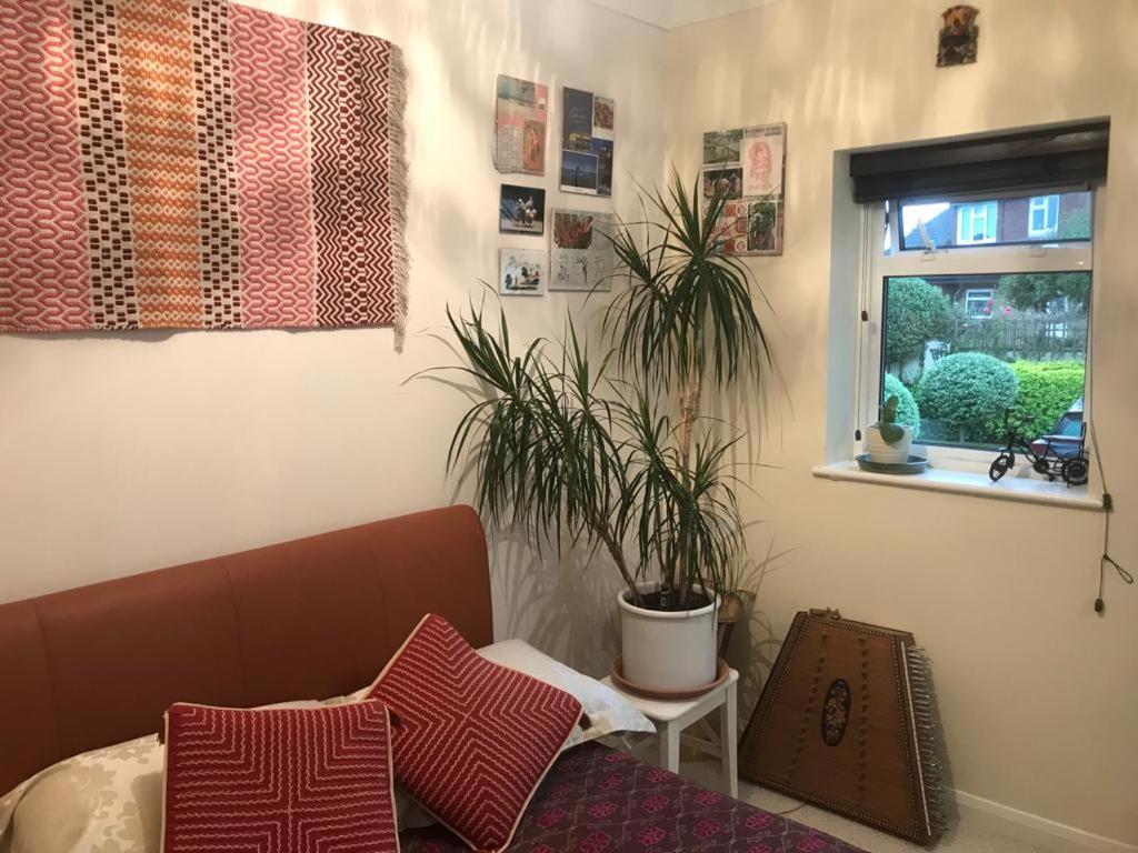 Serene Spacious Room Staines-upon-Thames Bagian luar foto