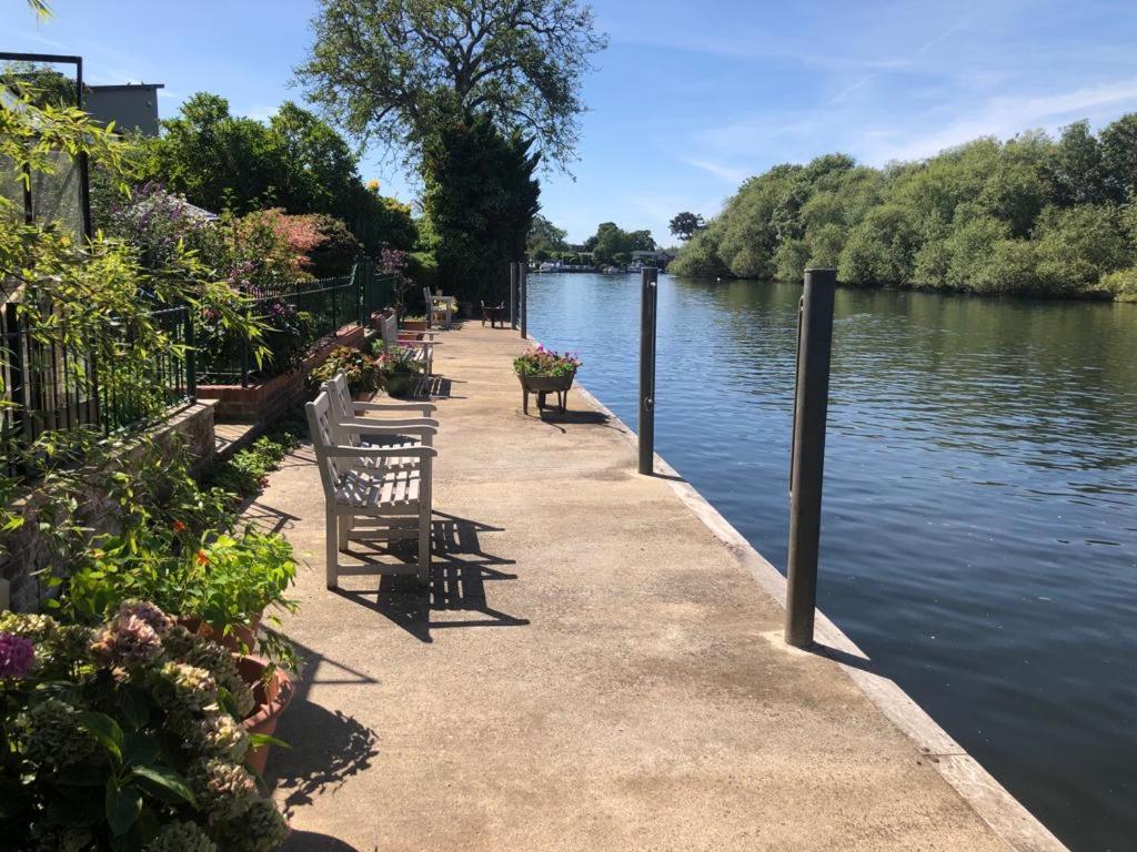 Serene Spacious Room Staines-upon-Thames Bagian luar foto